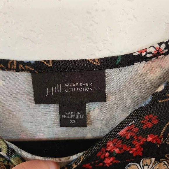 J. Jill Spring Black Floral Print Women's Top Stretchy T Shirt Boho Cottagecore - Picture 2 of 6